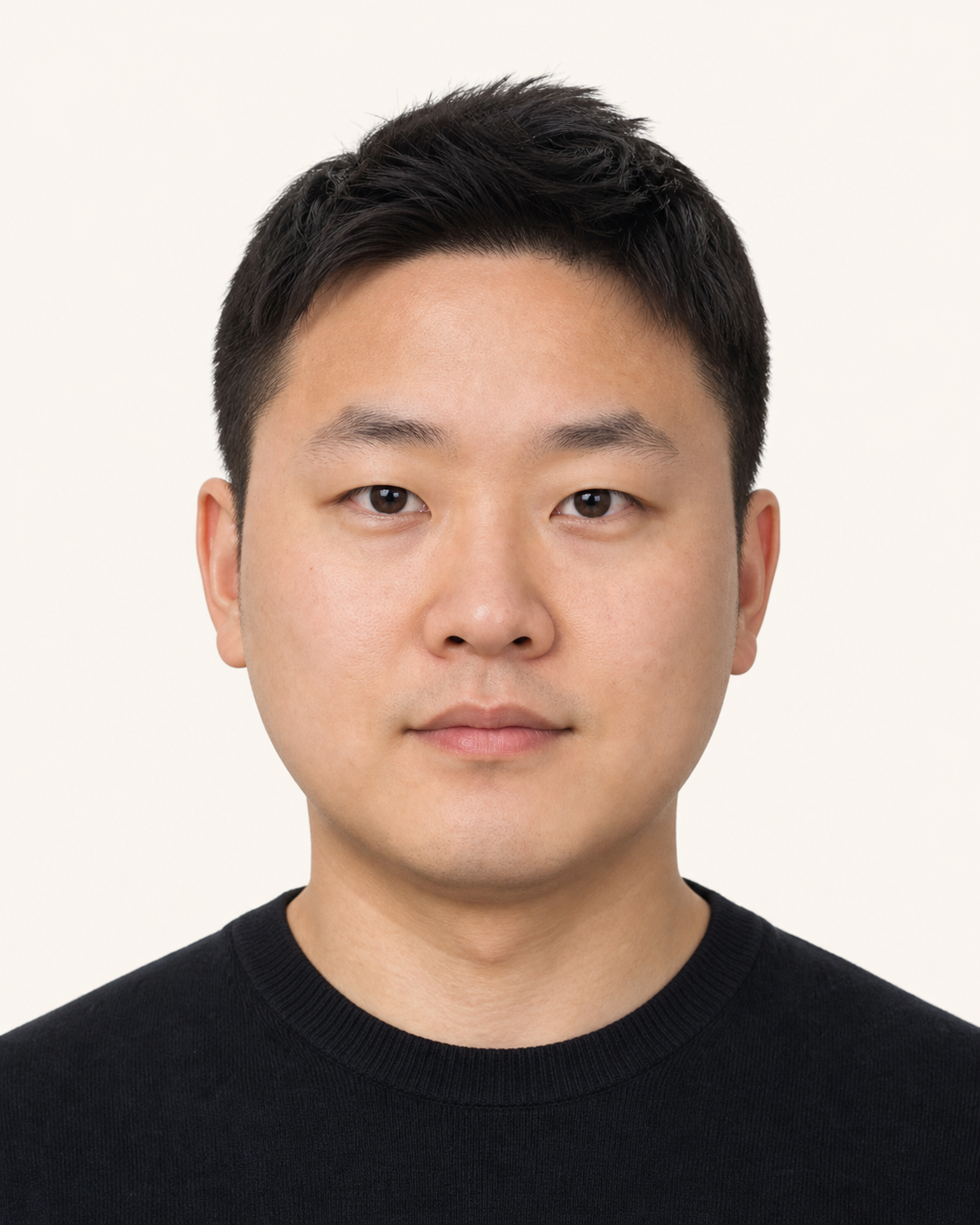 Round face shape example portraits showing soft, compact, wider, and fuller-cheek variations: Compact round face shape